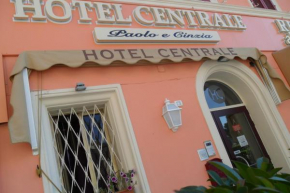 Гостиница Hotel Centrale di Paolo e Cinzia  Лорето